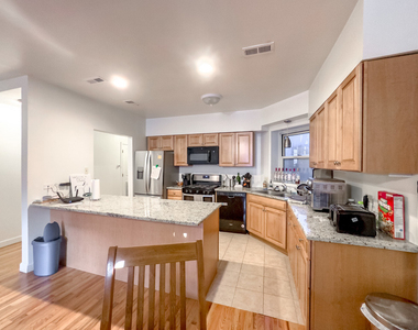 6711 N Sheridan Road - Photo Thumbnail 5