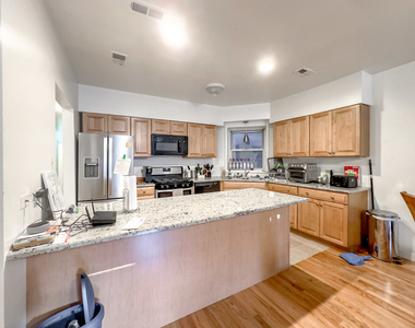 6711 N Sheridan Road - Photo Thumbnail 4