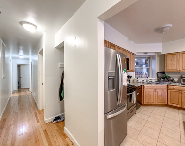 6711 N Sheridan Road - Photo Thumbnail 9