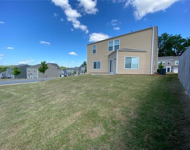 1490 Avalon Creek Road - Photo Thumbnail 10