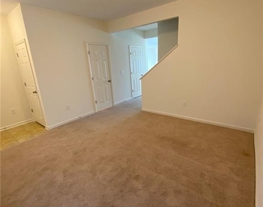 1490 Avalon Creek Road - Photo Thumbnail 3