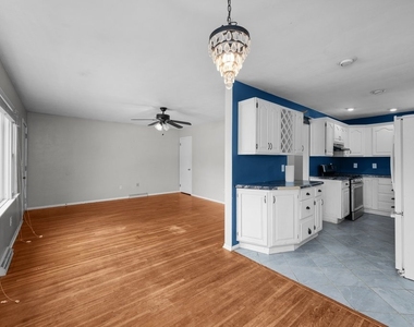 1815 Cody Street - Photo Thumbnail 6
