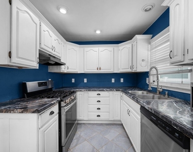 1815 Cody Street - Photo Thumbnail 8