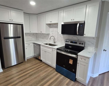 3025 Mangum Drive - Photo Thumbnail 5