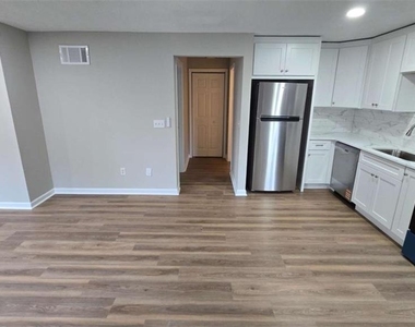 3025 Mangum Drive - Photo Thumbnail 7