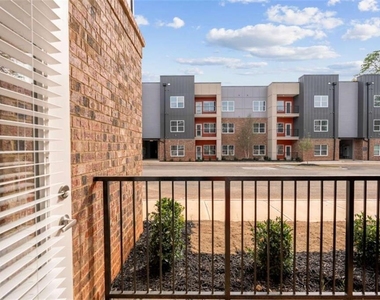 2025 W Iris Drive W - Photo Thumbnail 12