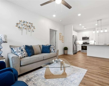 2025 W Iris Drive W - Photo Thumbnail 3
