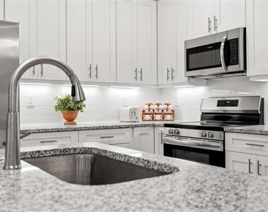 2025 W Iris Drive W - Photo Thumbnail 6
