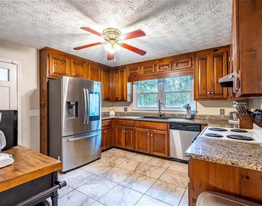 465 Dobbs Road - Photo Thumbnail 10