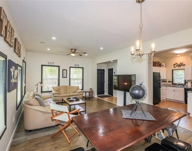 64 Moury Avenue Se - Photo Thumbnail 2