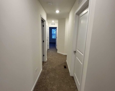 2227 Horseshoe Circle - Photo Thumbnail 12