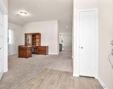 223 Shoreview Drive - Photo Thumbnail 4
