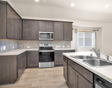 223 Shoreview Drive - Photo Thumbnail 17