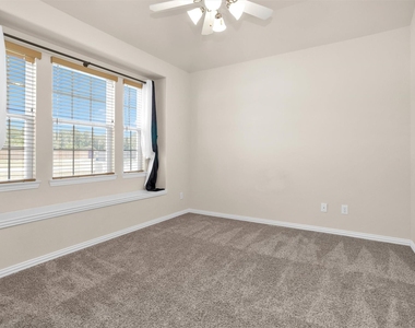 223 Shoreview Drive - Photo Thumbnail 7