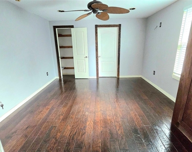 4915 Sitca Street - Photo Thumbnail 7