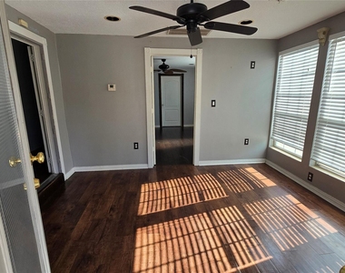 4915 Sitca Street - Photo Thumbnail 2