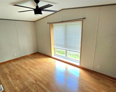 4915 Sitca Street - Photo Thumbnail 6