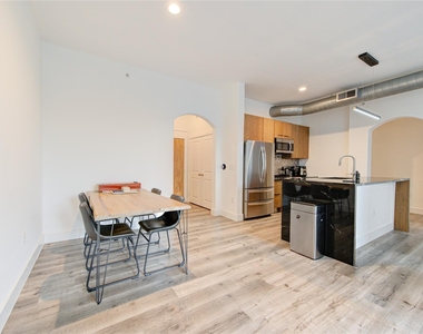 1901 Post Oak Boulevard - Photo Thumbnail 4