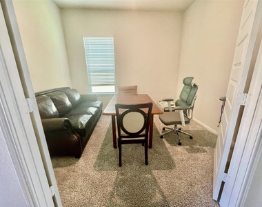 1055 Bluebonnet Trail - Photo Thumbnail 9