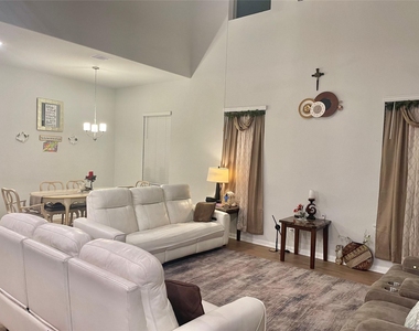 1055 Bluebonnet Trail - Photo Thumbnail 3