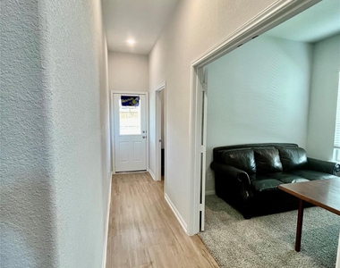 1055 Bluebonnet Trail - Photo Thumbnail 1