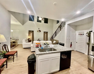 1055 Bluebonnet Trail - Photo Thumbnail 5
