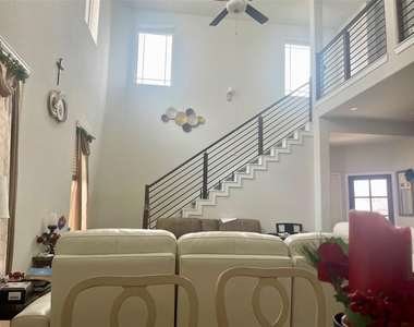 1055 Bluebonnet Trail - Photo Thumbnail 4
