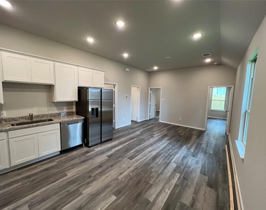 11595 Persimmon Street - Photo Thumbnail 3