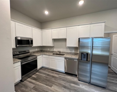 11595 Persimmon Street - Photo Thumbnail 5
