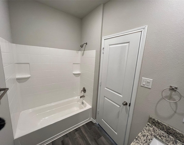 11595 Persimmon Street - Photo Thumbnail 7