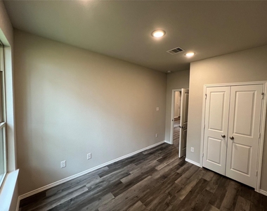 11595 Persimmon Street - Photo Thumbnail 8