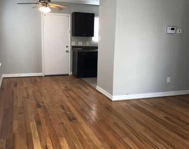 1320 W 24th Street - Photo Thumbnail 3