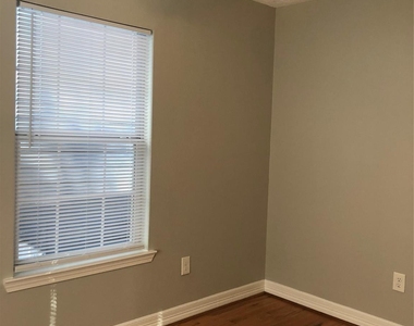 1320 W 24th Street - Photo Thumbnail 8