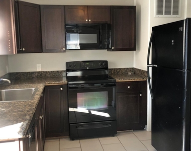 1320 W 24th Street - Photo Thumbnail 4