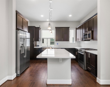 719 Schwartz Street - Photo Thumbnail 5
