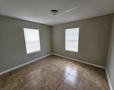 1500 Oleander Drive - Photo Thumbnail 10