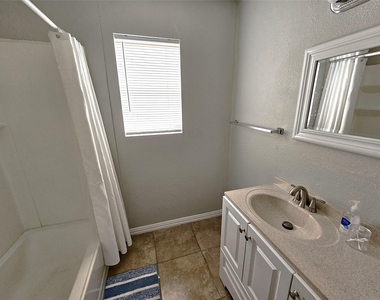 1500 Oleander Drive - Photo Thumbnail 11