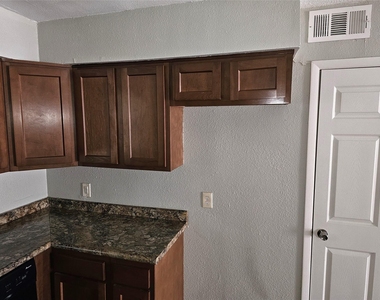 1500 Oleander Drive - Photo Thumbnail 6