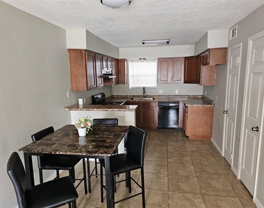 1500 Oleander Drive - Photo Thumbnail 3