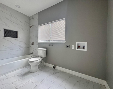 4106 Robertson Street - Photo Thumbnail 9