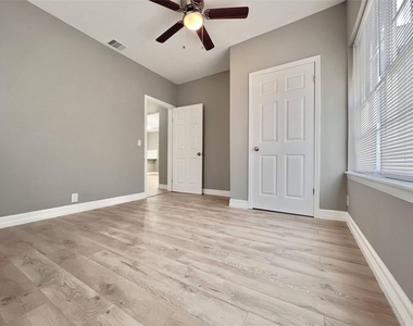 4106 Robertson Street - Photo Thumbnail 11