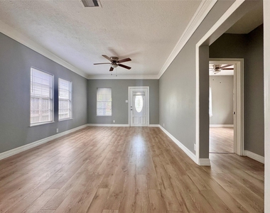 4106 Robertson Street - Photo Thumbnail 4