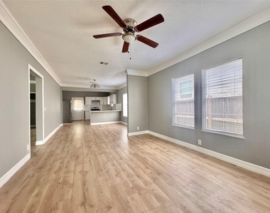 4106 Robertson Street - Photo Thumbnail 3