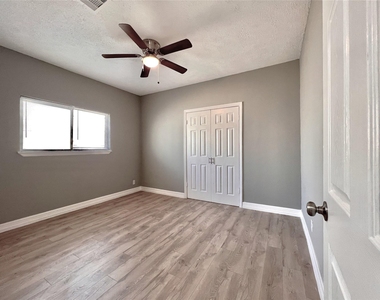 4106 Robertson Street - Photo Thumbnail 10