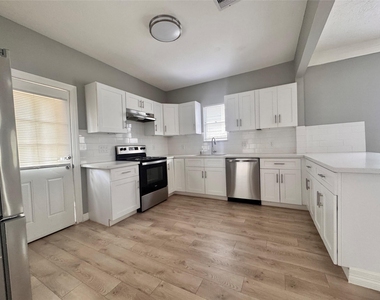 4106 Robertson Street - Photo Thumbnail 7