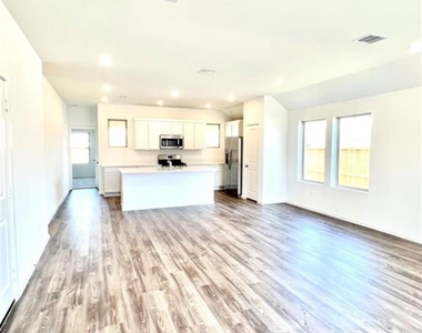 22445 Mountain Pine Drive - Photo Thumbnail 3