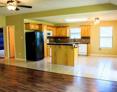 9550 Thousand Oaks Loop - Photo Thumbnail 8