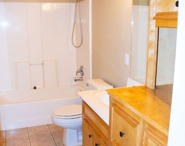 9550 Thousand Oaks Loop - Photo Thumbnail 14