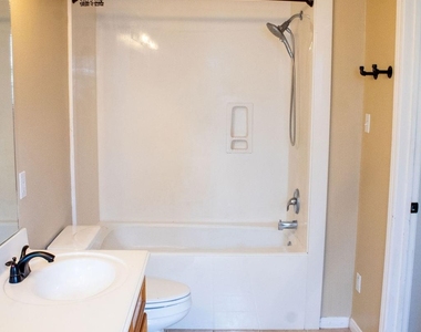 9550 Thousand Oaks Loop - Photo Thumbnail 28