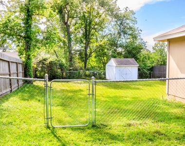 9550 Thousand Oaks Loop - Photo Thumbnail 4